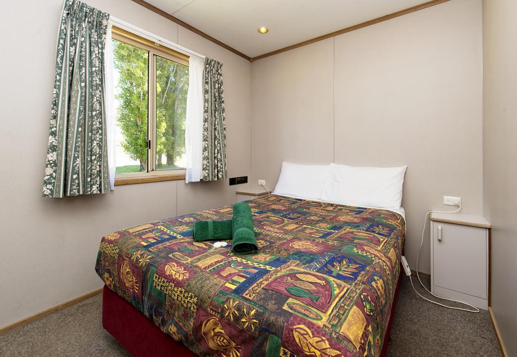 Rainbow Pines Tourist Caravan Park Adaminaby Bagian luar foto